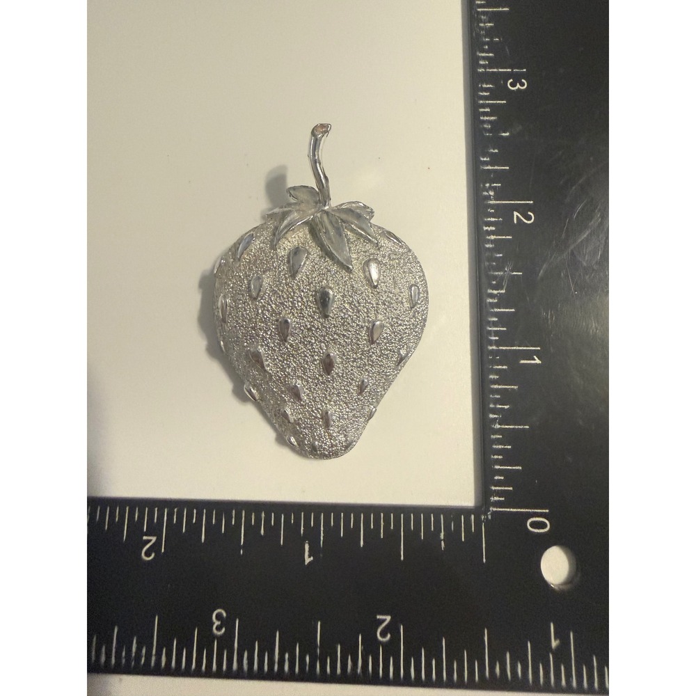 Sarah Coventry Silver Tone Strawberry Brooch Textured‎ Fruit Pin Vintage Jewelry